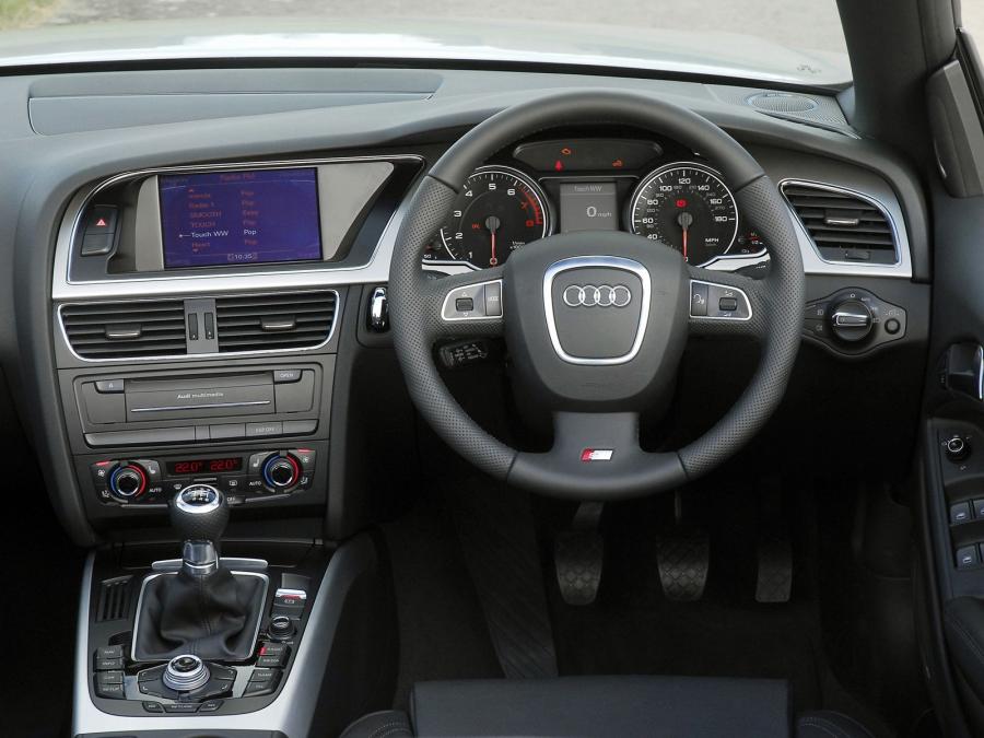 Торпедо Audi A5 Cabriolet 2.0T S-Line 2009 года  (UK) (фото 3 из 6)